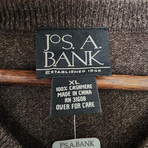 Jos. A. Bank Mens XL 100% Cashmere V-Neck Sweater In Brown. New. MSRP $275 - Picture 6 of 7